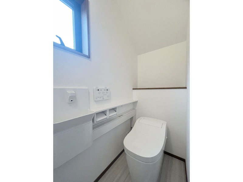 1号地　1階トイレは人気の高いPanasonicのアラウーノを使用！２種類の泡で汚れをしっかり落とす激落ちバブルで、面倒なトイレ掃除の時間を減らし毎日清潔に保つことで家事時間を節約！
